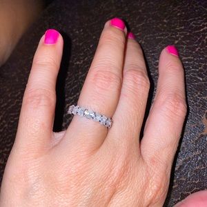 Oval stealing silver band